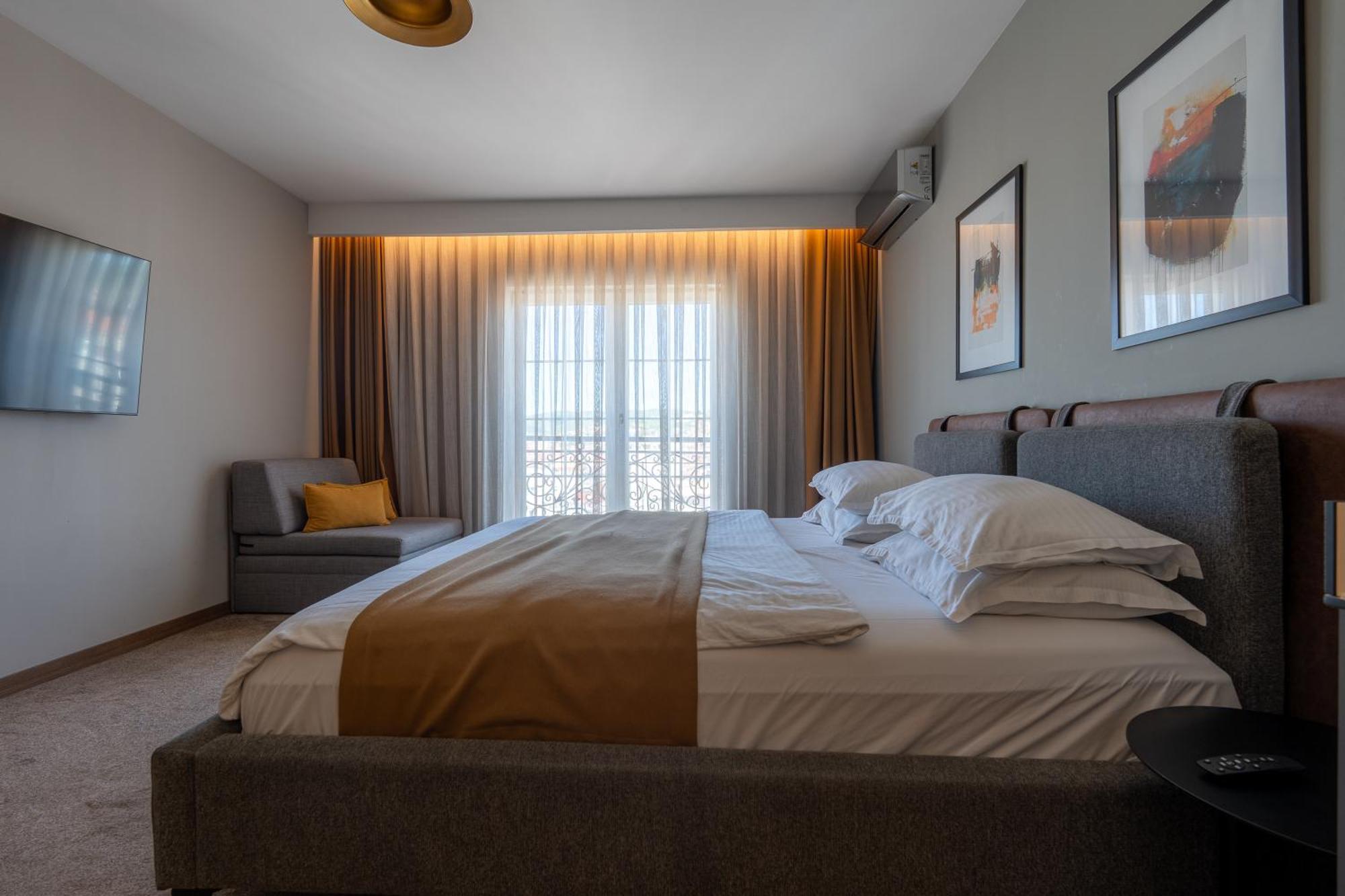 Downtown Apartments Приштина Экстерьер фото