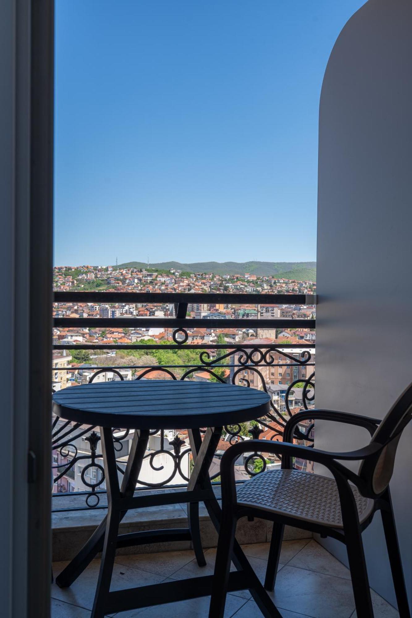 Downtown Apartments Приштина Экстерьер фото