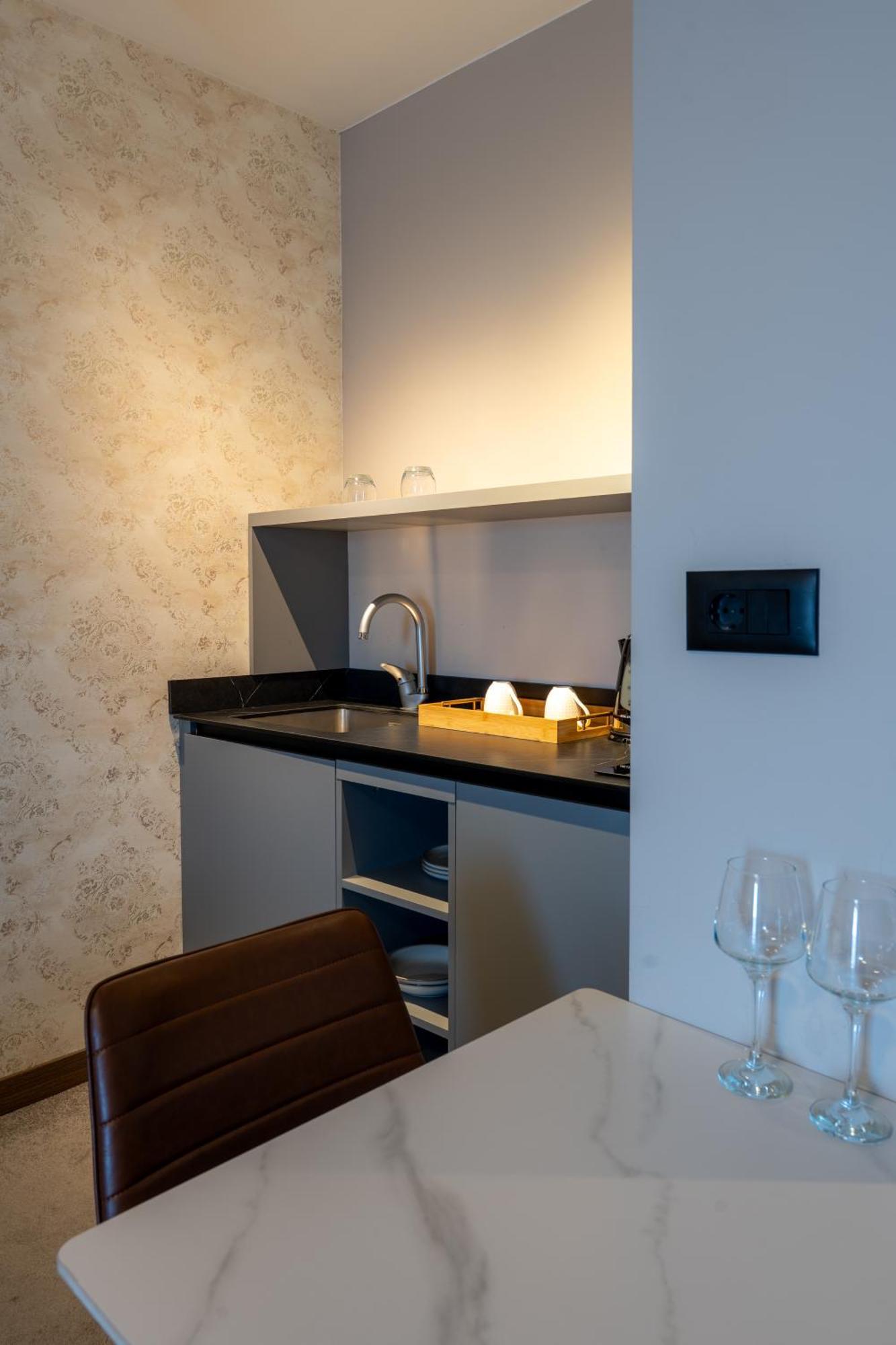 Downtown Apartments Приштина Экстерьер фото