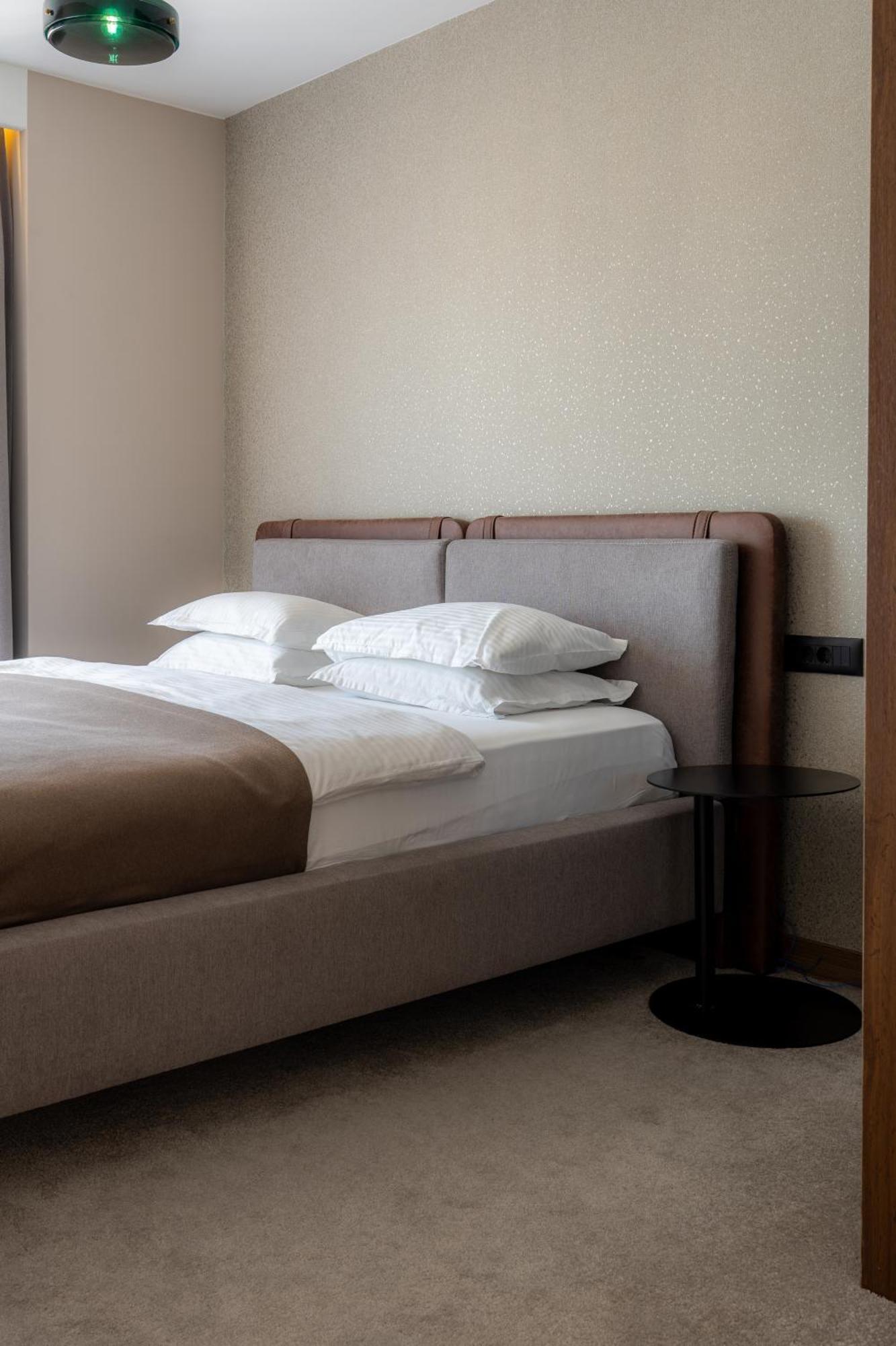 Downtown Apartments Приштина Экстерьер фото