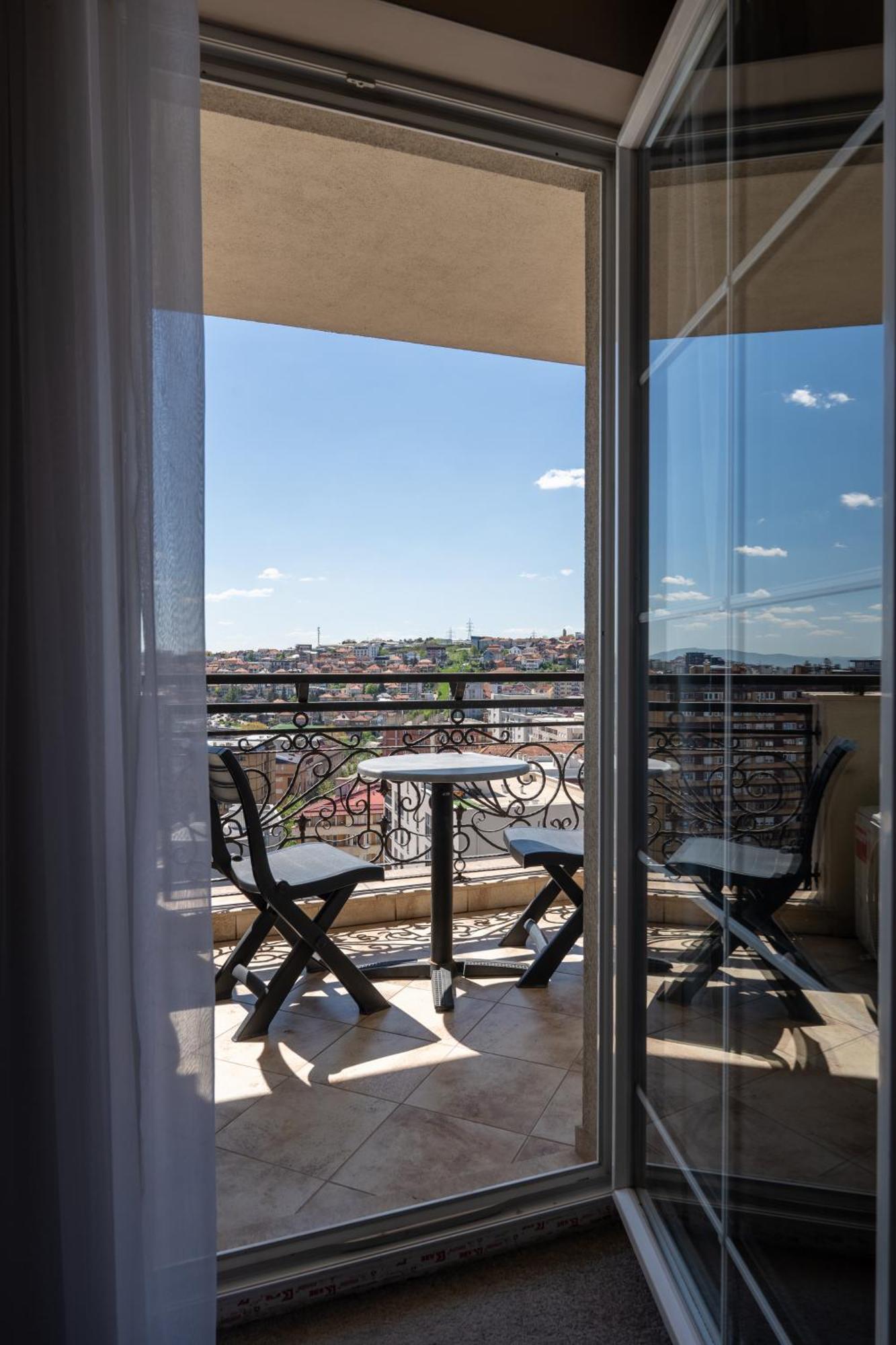 Downtown Apartments Приштина Экстерьер фото