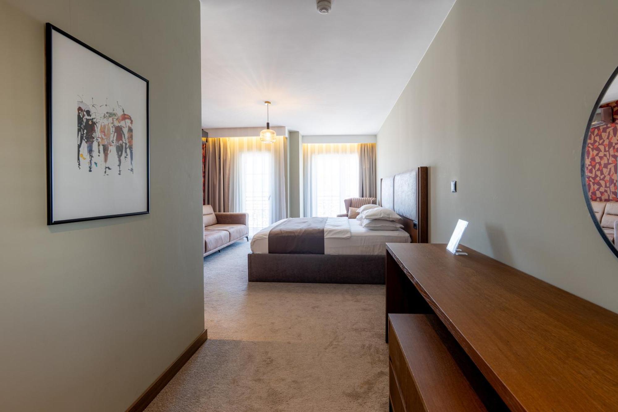 Downtown Apartments Приштина Экстерьер фото