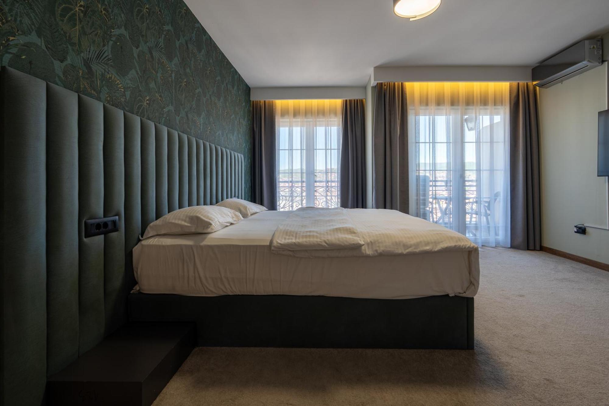 Downtown Apartments Приштина Экстерьер фото